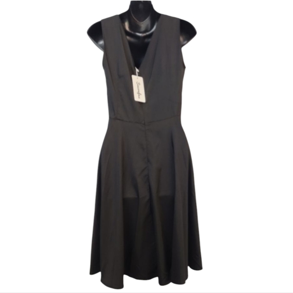 Sucrefas Women's Black Fit & Flare V-Neck Sleeveless Dress Size M NWT - Picture 2 of 8